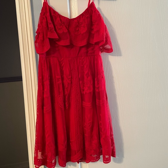 Boutique red dress. size small. off the shoulder with lace details - Picture 3 of 3